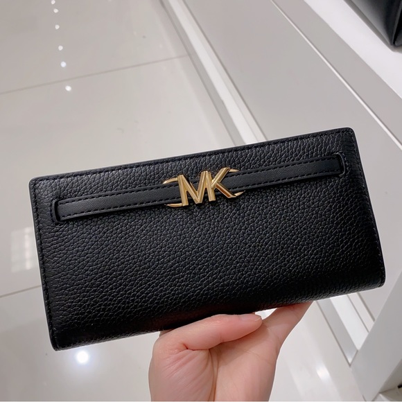 michael kors snap wristlet